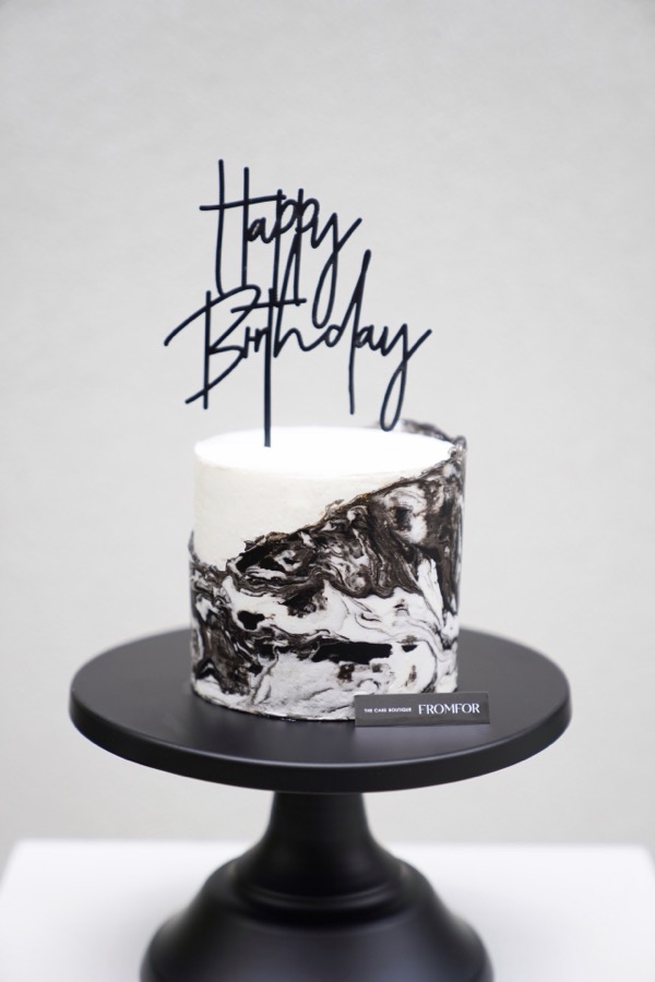 LAYERED MARBLE 블랙 에디션 케이크