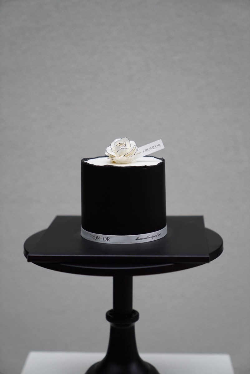 POINT ROSE 블랙 에디션 케이크