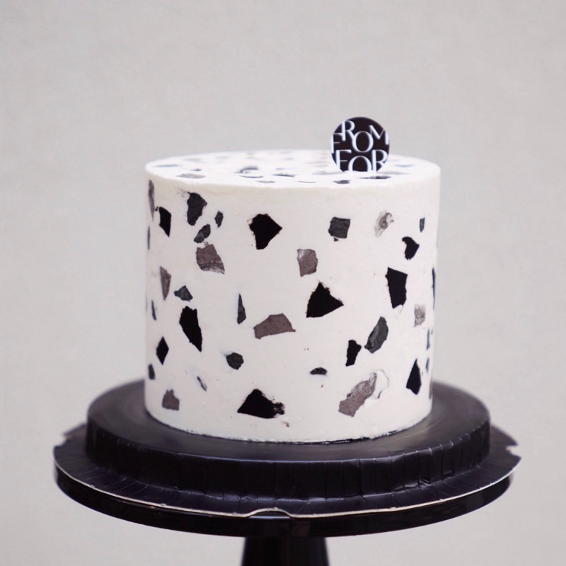 TERRAZZO 블랙 에디션 케이크